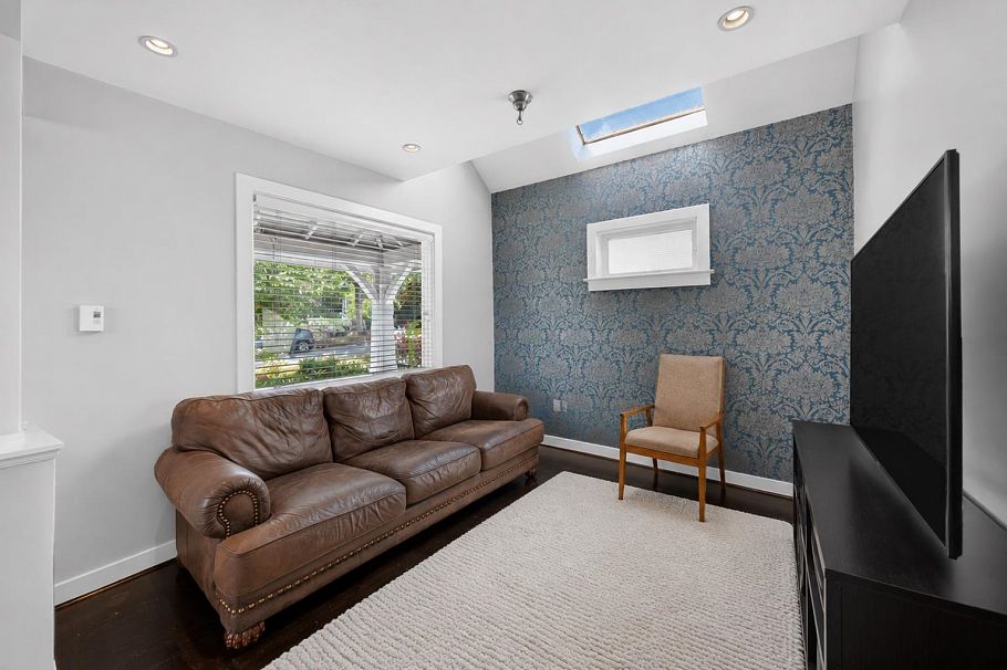 4327 W 12th Avenue Vancouver, BC - 4