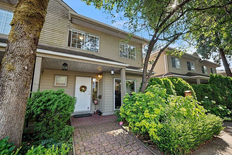 8 815 Tobruck Avenue North Vancouver, BC - 1
