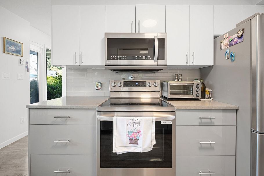 8 815 Tobruck Avenue North Vancouver, BC - 8