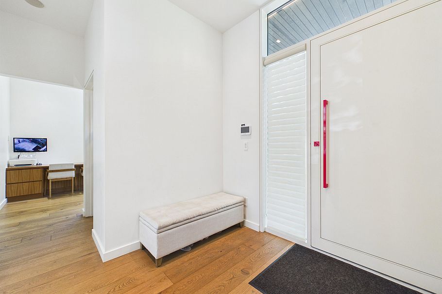 2996 W 11th Avenue Vancouver, BC - 9