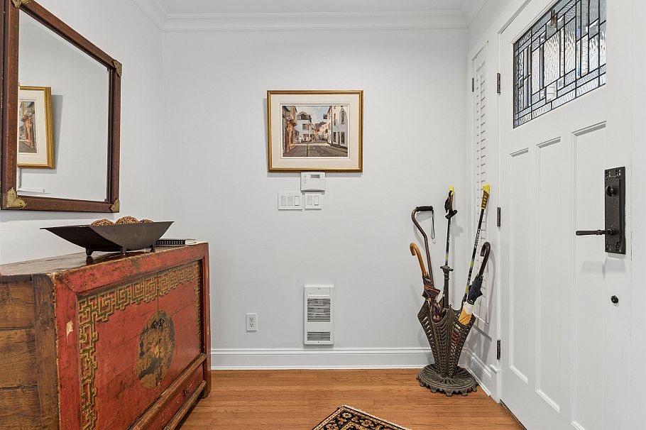 2760 W 2nd Avenue Vancouver, BC - 2