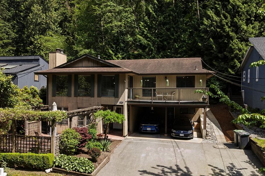 1184 Riverside Drive North Vancouver, BC - 1