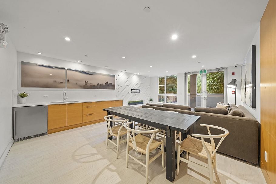 214 1621 Hamilton Avenue North Vancouver, BC - 16