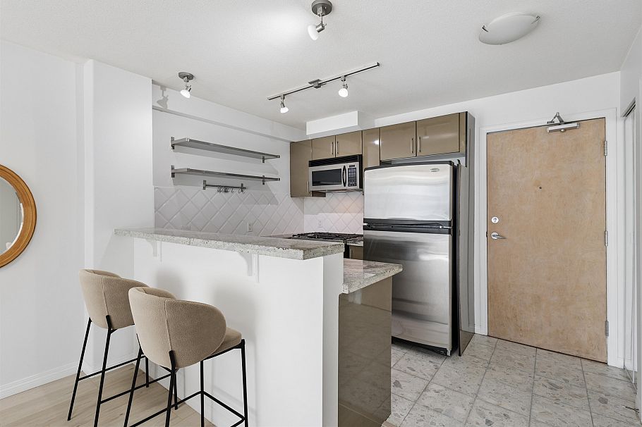903 1328 W Pender Street Vancouver, BC - 12