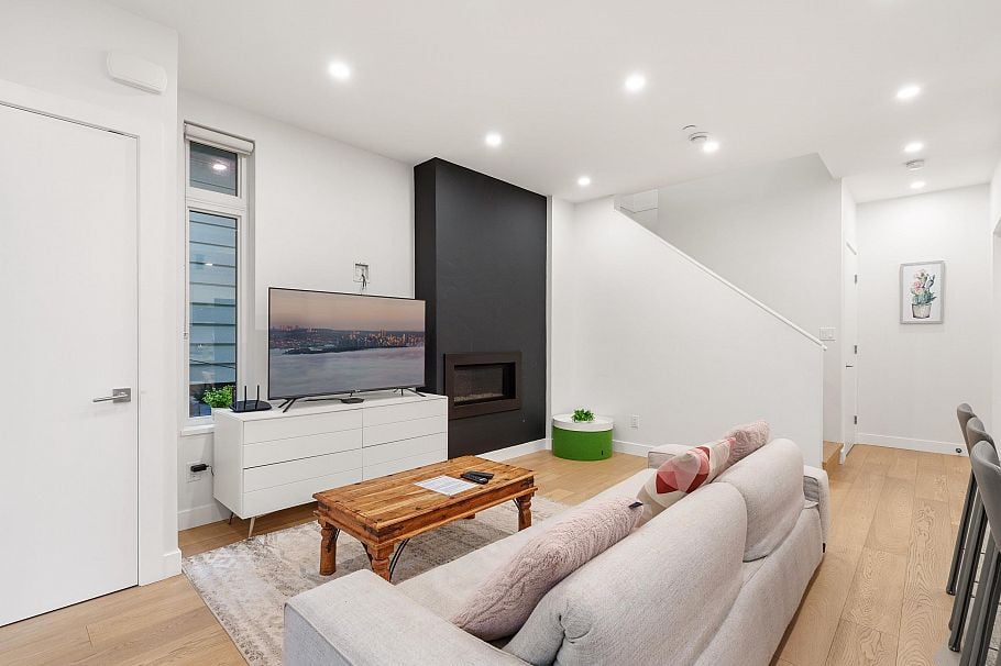 2727 W 14th Avenue Vancouver, BC - 25