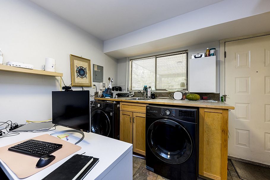 1184 Riverside Drive North Vancouver, BC - 33
