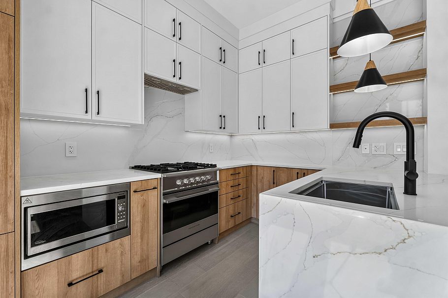 1 3271 E Georgia Street Vancouver, BC - 5