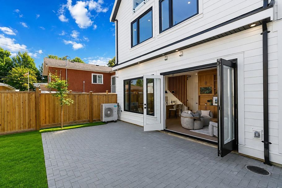 2 3271 E Georgia Street Vancouver, BC - 5