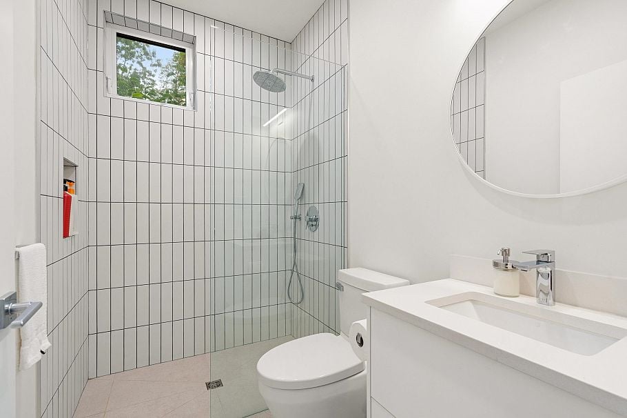 2727 W 14th Avenue Vancouver, BC - 5