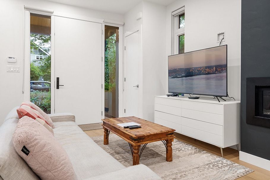 2727 W 14th Avenue Vancouver, BC - 16