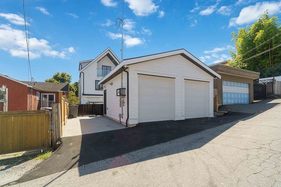 1 3271 E Georgia Street Vancouver, BC - 29