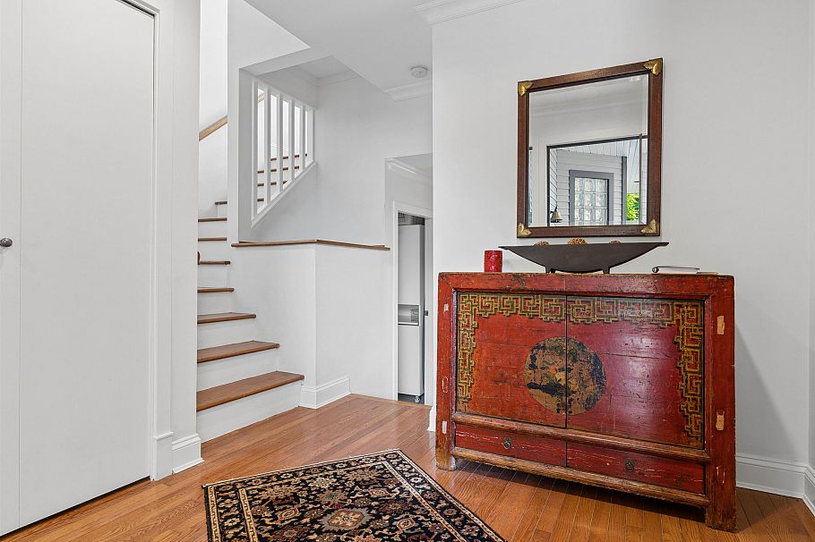 2760 W 2nd Avenue Vancouver, BC - 1