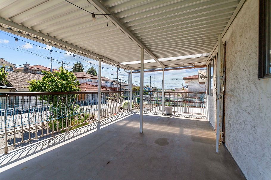 2986 E 3rd Avenue Vancouver, BC - 21