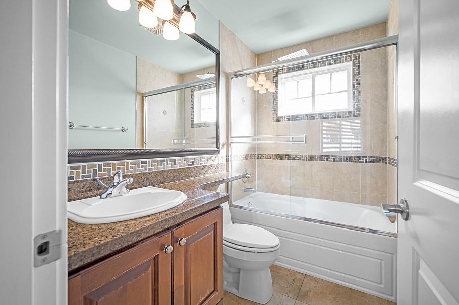 2412 St. Catherines Street Vancouver, BC - 32
