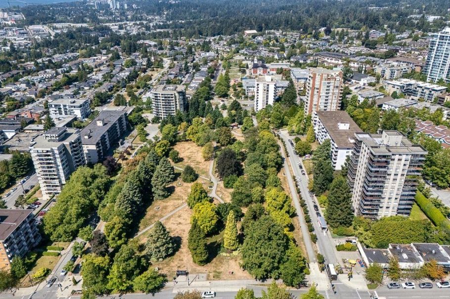 1104 114 W Keith Road North Vancouver, BC - 35