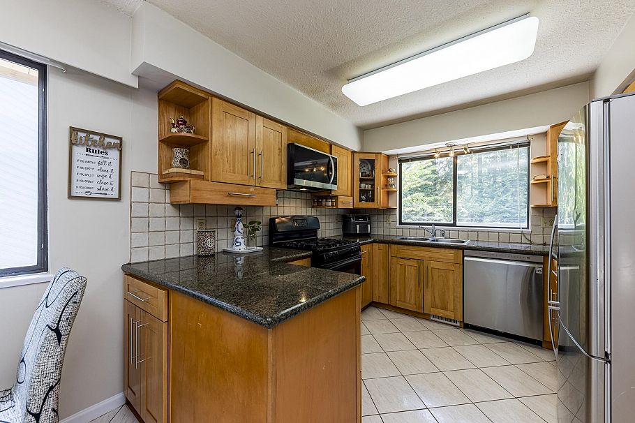 1184 Riverside Drive North Vancouver, BC - 13