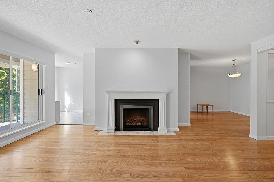 301 3680 Banff Court North Vancouver, BC - 3