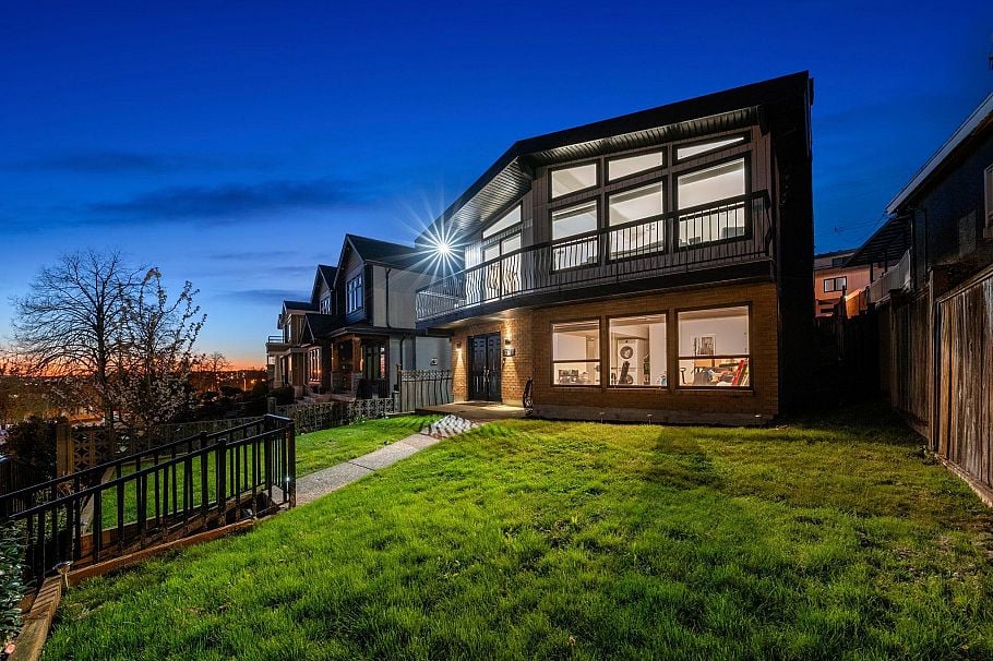 2131 Fraserview Drive Vancouver, BC - 1