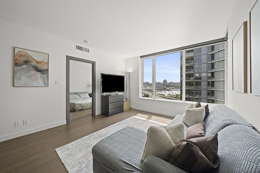 1251 38 Smithe Street Vancouver, BC - 4