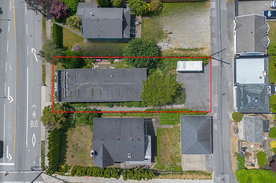 658 E 3rd Street North Vancouver, BC - 1
