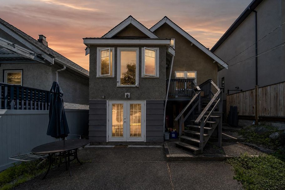 4327 W 12th Avenue Vancouver, BC - 21