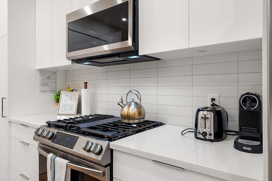 2727 W 14th Avenue Vancouver, BC - 18