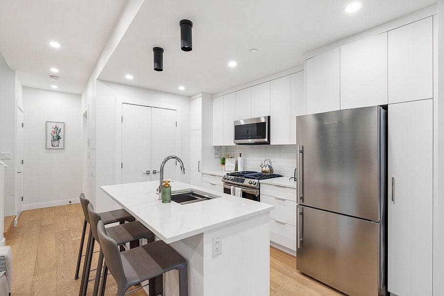 2727 W 14th Avenue Vancouver, BC - 20