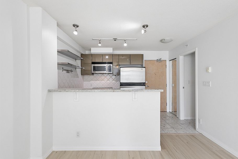 903 1328 W Pender Street Vancouver, BC - 11