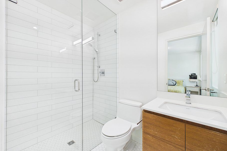 2996 W 11th Avenue Vancouver, BC - 25