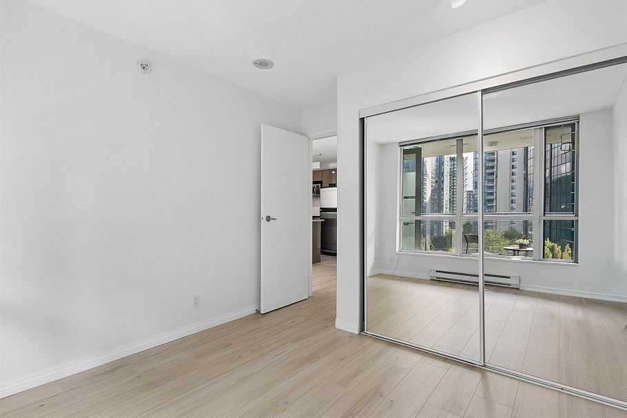 903 1328 W Pender Street Vancouver, BC - 23