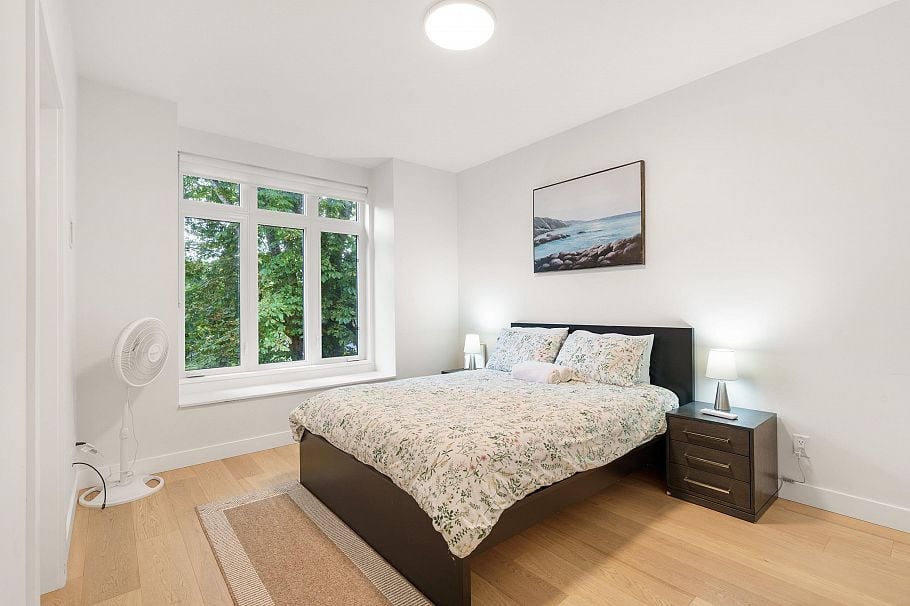 2727 W 14th Avenue Vancouver, BC - 8
