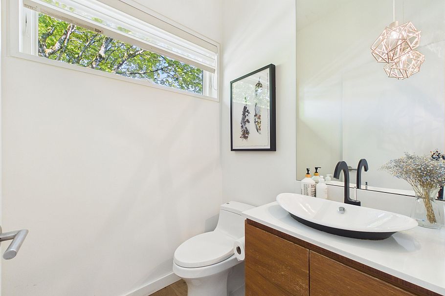 2996 W 11th Avenue Vancouver, BC - 7