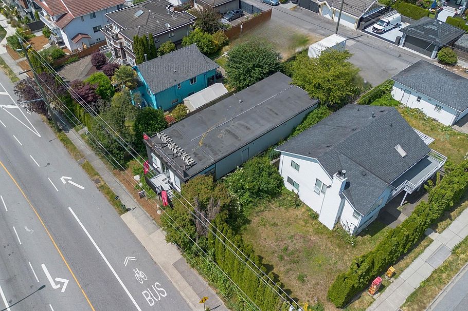 658 E 3rd Street North Vancouver, BC - 2