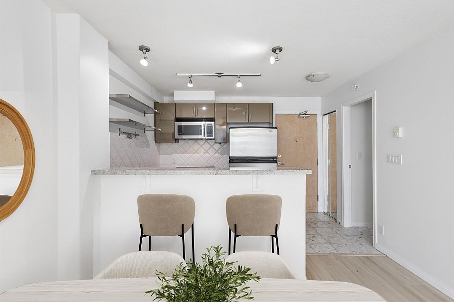903 1328 W Pender Street Vancouver, BC - 10