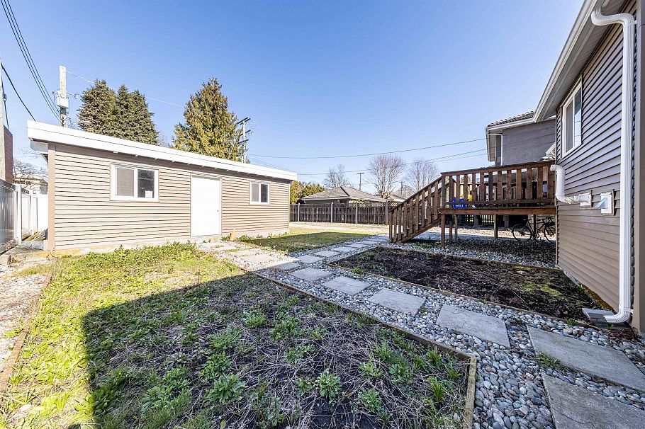 2079 W 46th Avenue Vancouver, BC - 3