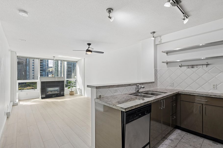 903 1328 W Pender Street Vancouver, BC - 3