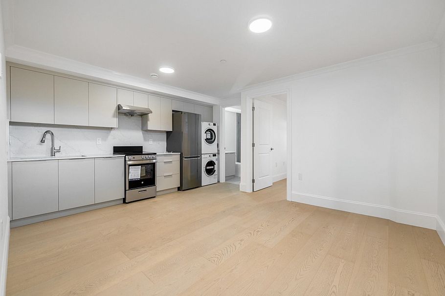 5081 Crown Avenue Vancouver, BC - 2