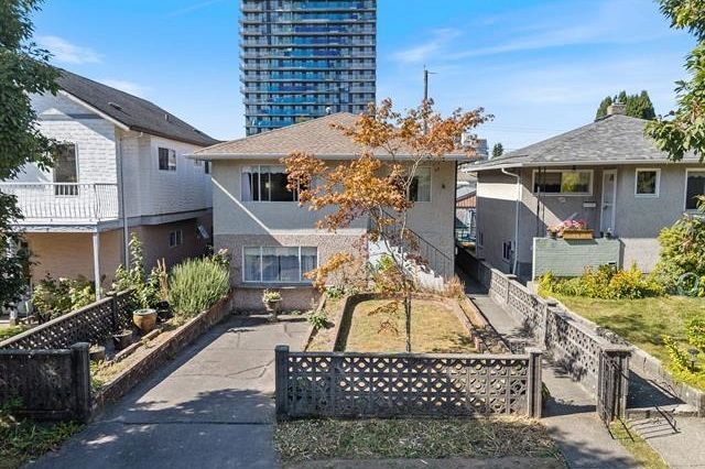 5131 Ann Street Street Vancouver, BC - 1