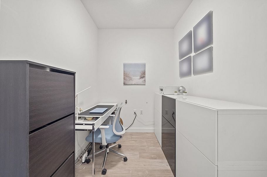 214 1621 Hamilton Avenue North Vancouver, BC - 4