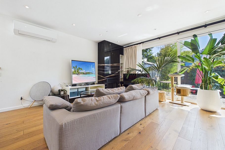 2996 W 11th Avenue Vancouver, BC - 19