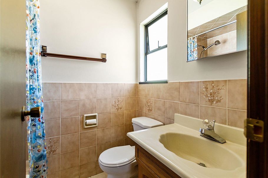 2986 E 3rd Avenue Vancouver, BC - 11
