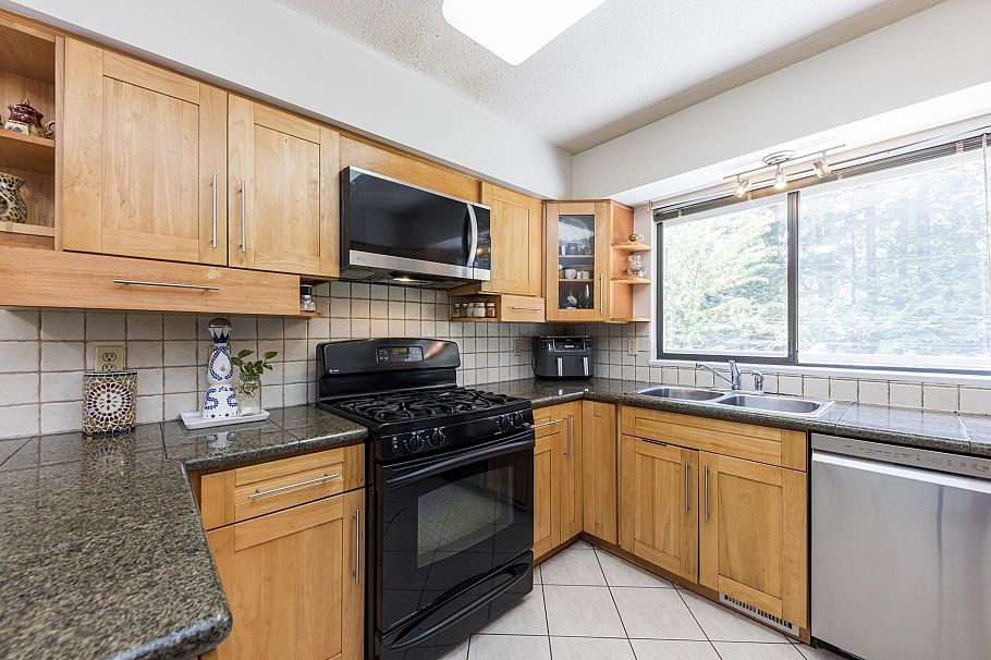 1184 Riverside Drive North Vancouver, BC - 14