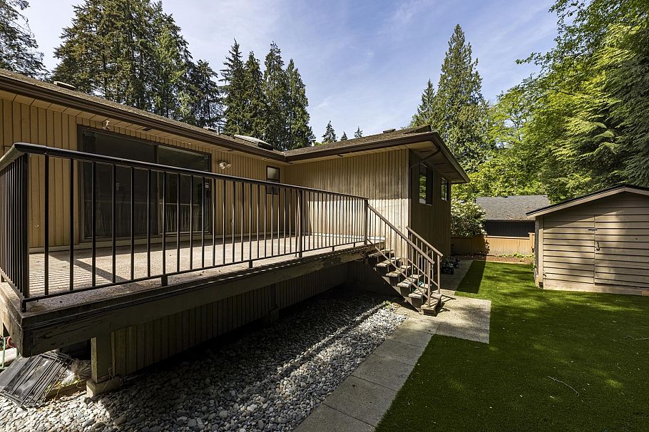 1184 Riverside Drive North Vancouver, BC - 23