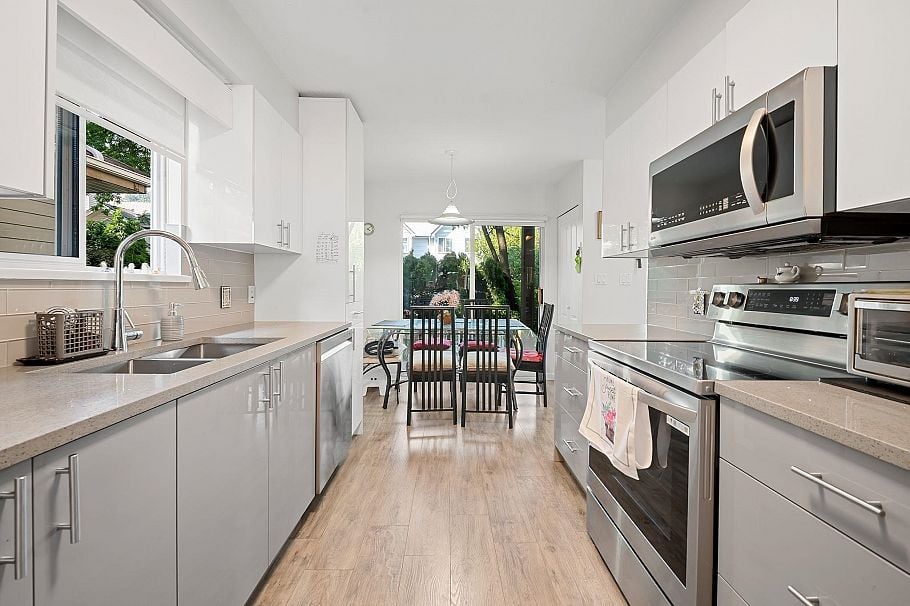 8 815 Tobruck Avenue North Vancouver, BC - 6