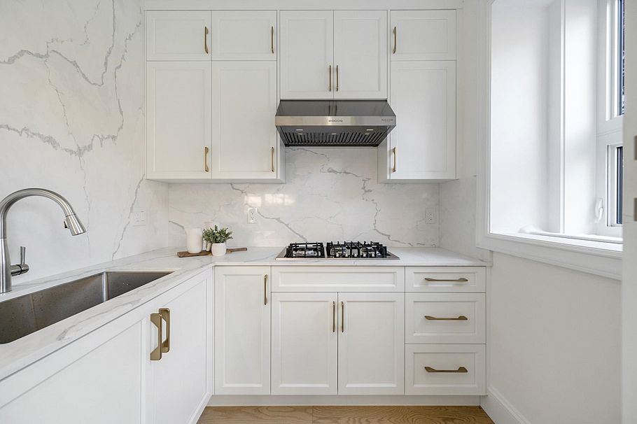 5081 Crown Avenue Vancouver, BC - 3