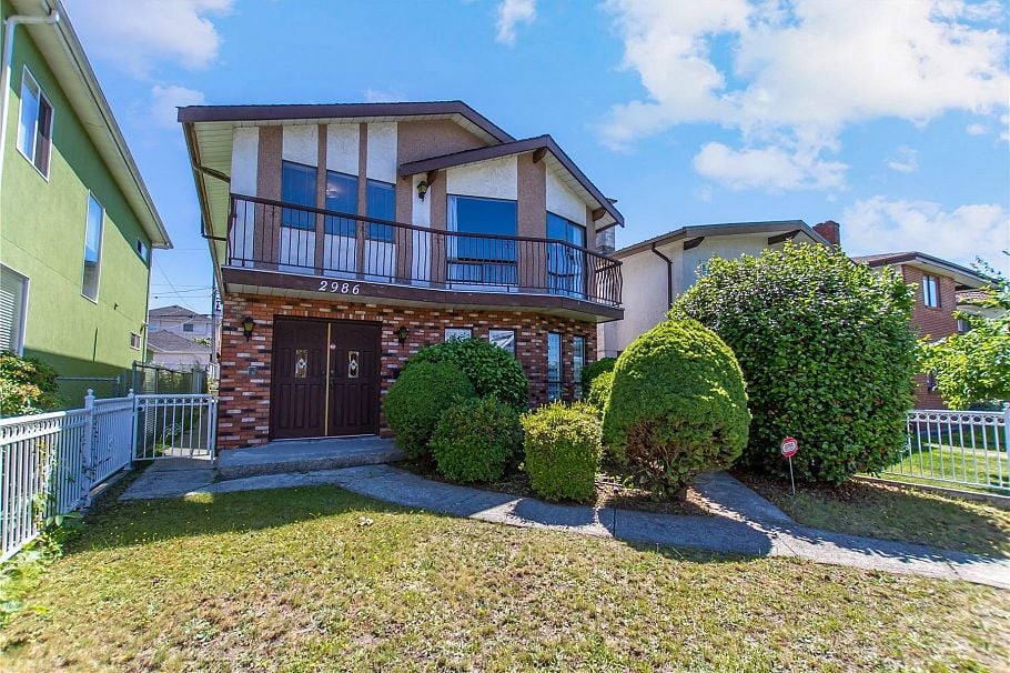 2986 E 3rd Avenue Vancouver, BC - 1