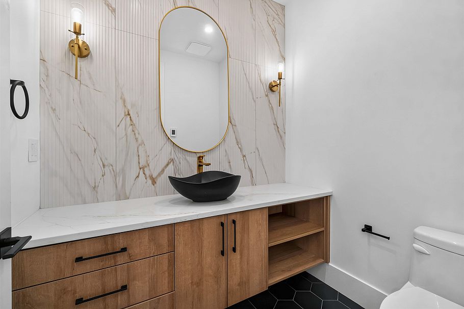 1 3271 E Georgia Street Vancouver, BC - 12