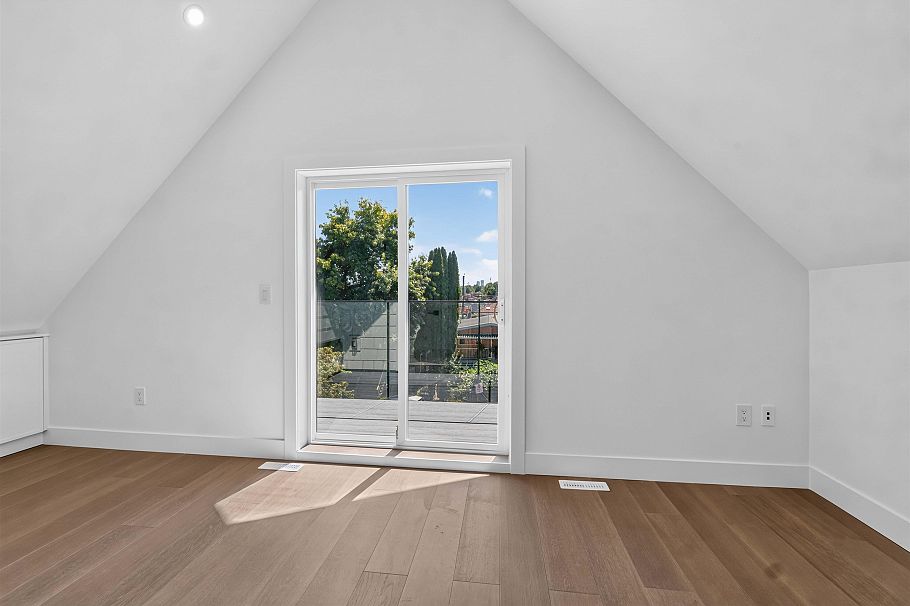 1 3271 E Georgia Street Vancouver, BC - 21
