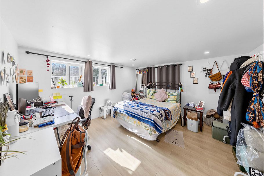 2079 W 46th Avenue Vancouver, BC - 2