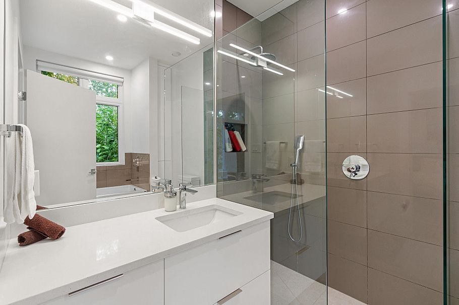 2727 W 14th Avenue Vancouver, BC - 12